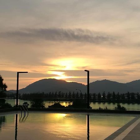 Marina Heights Seaview Resort Apartment II Lumut Dış mekan fotoğraf