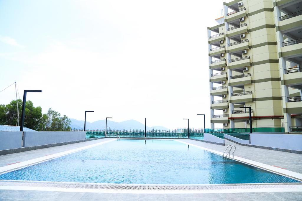 Marina Heights Seaview Resort Apartment II Lumut Dış mekan fotoğraf
